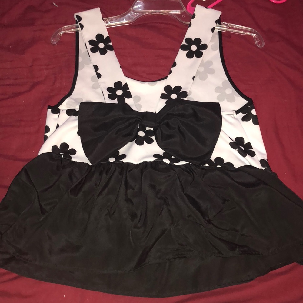 Black and white floral tank top!